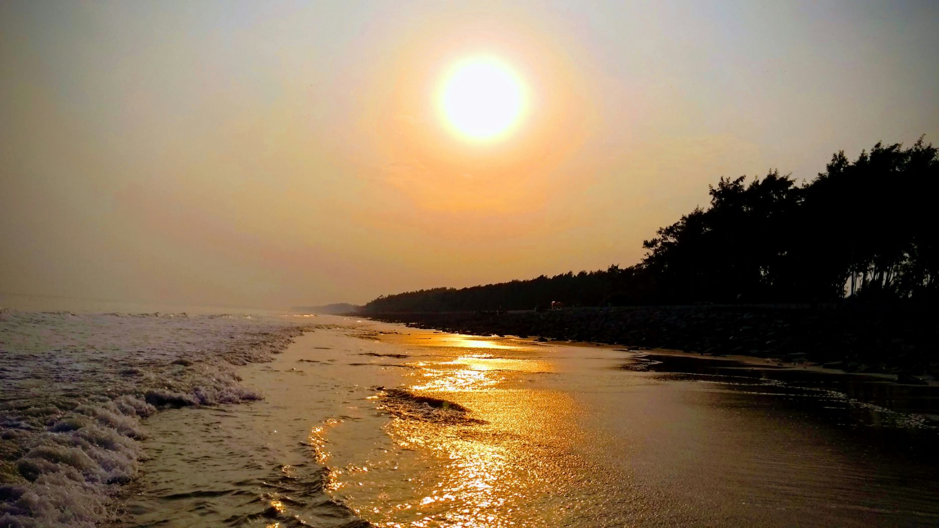 Long Beaches. Coastal Drives. Easy Days Together.